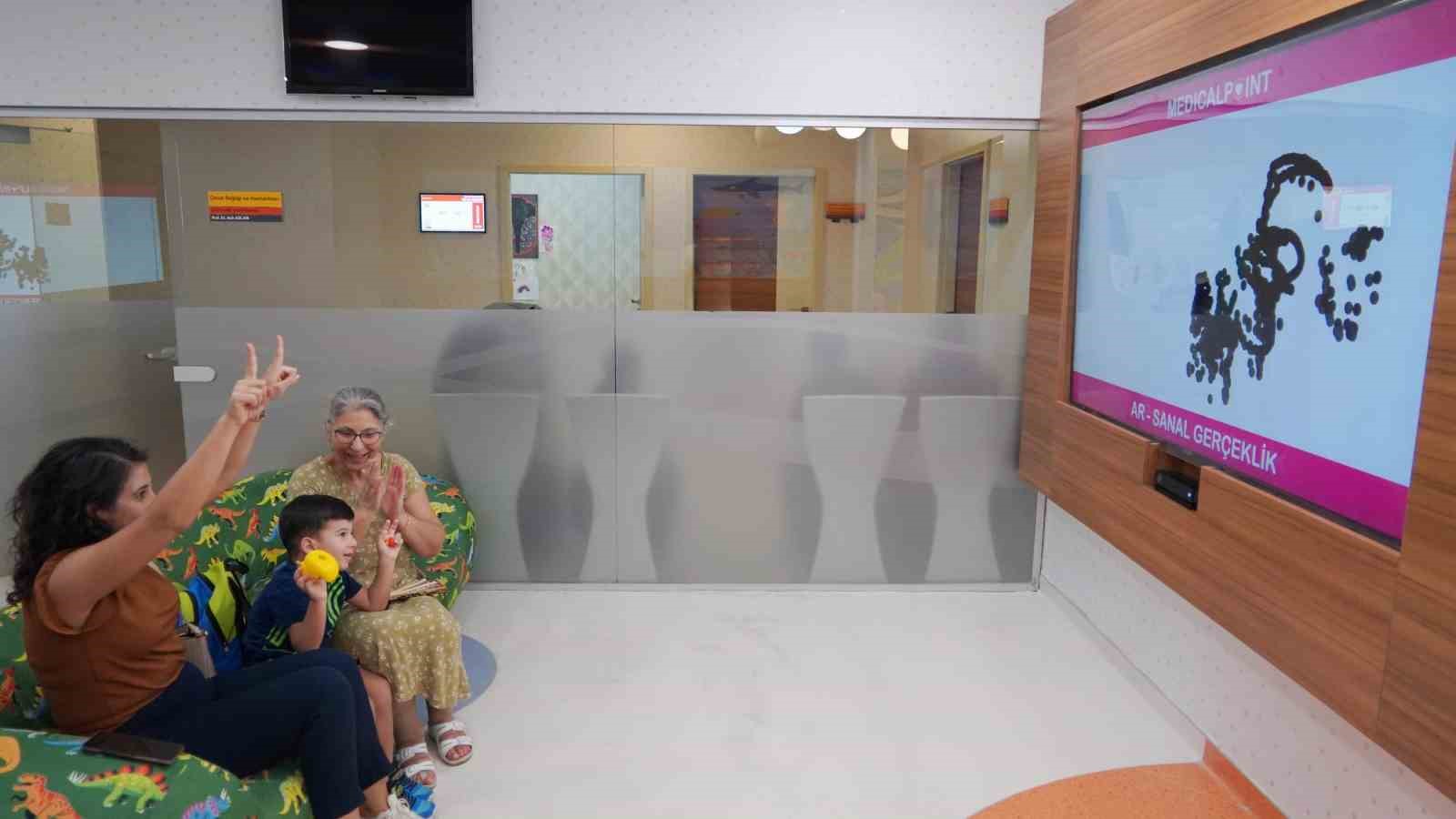 Medical Point’te çocuklar hem eğleniyor hem öğreniyor hem de tedavi oluyor